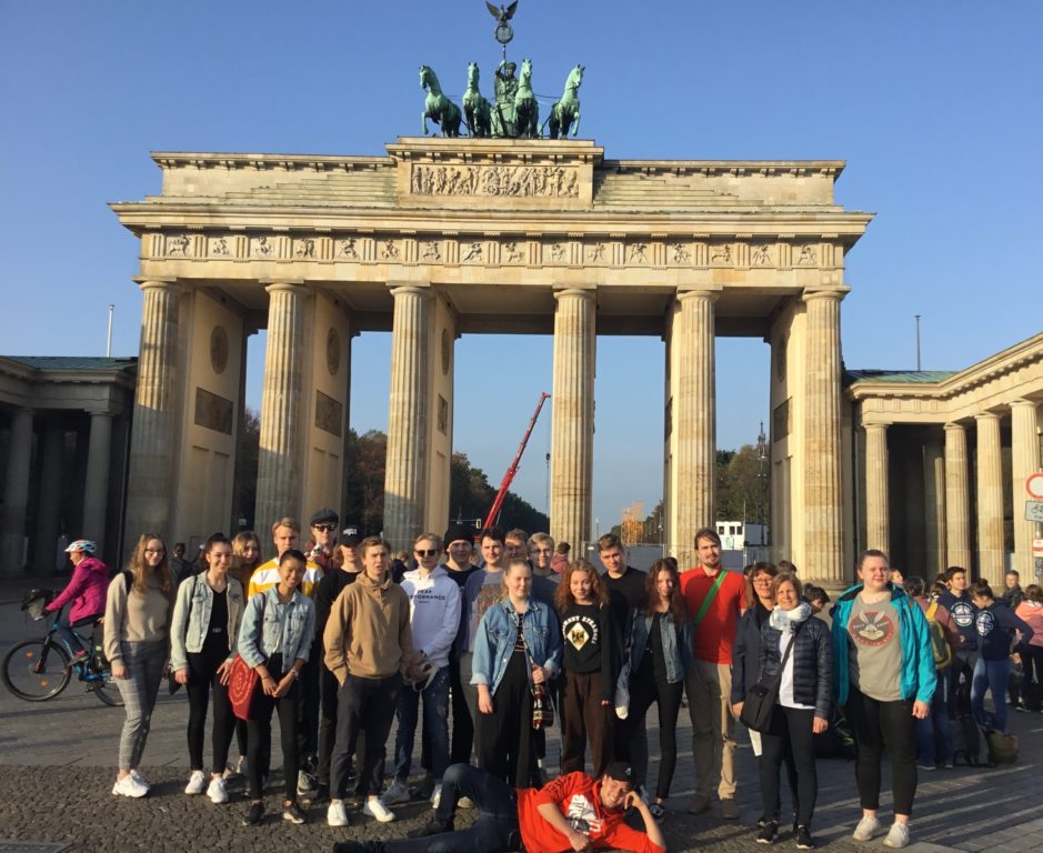 Karjaan lukion opiskelijat tutustumassa Berliinissä Saksan kieleen, historiaan ja kulttuuriin.